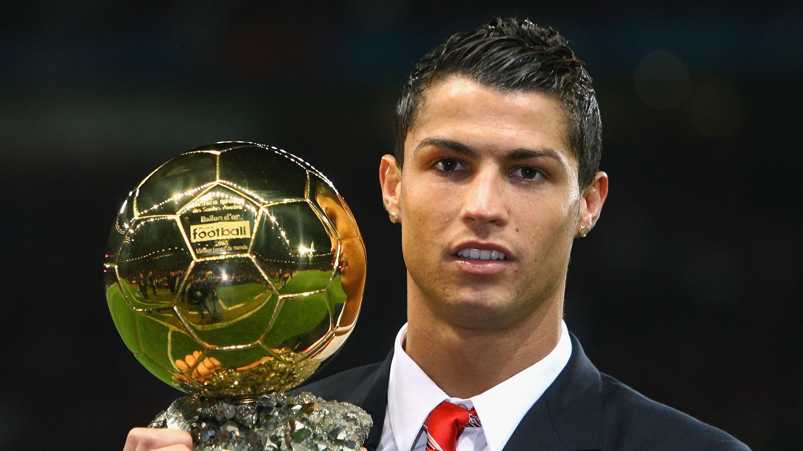 爱游戏真人体育娱乐-青少年足球比赛现场精彩纷呈，团队合作与个人能力齐飞，青少年足球比赛视频